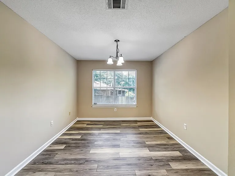 301 Ashley Dr — Photo 7