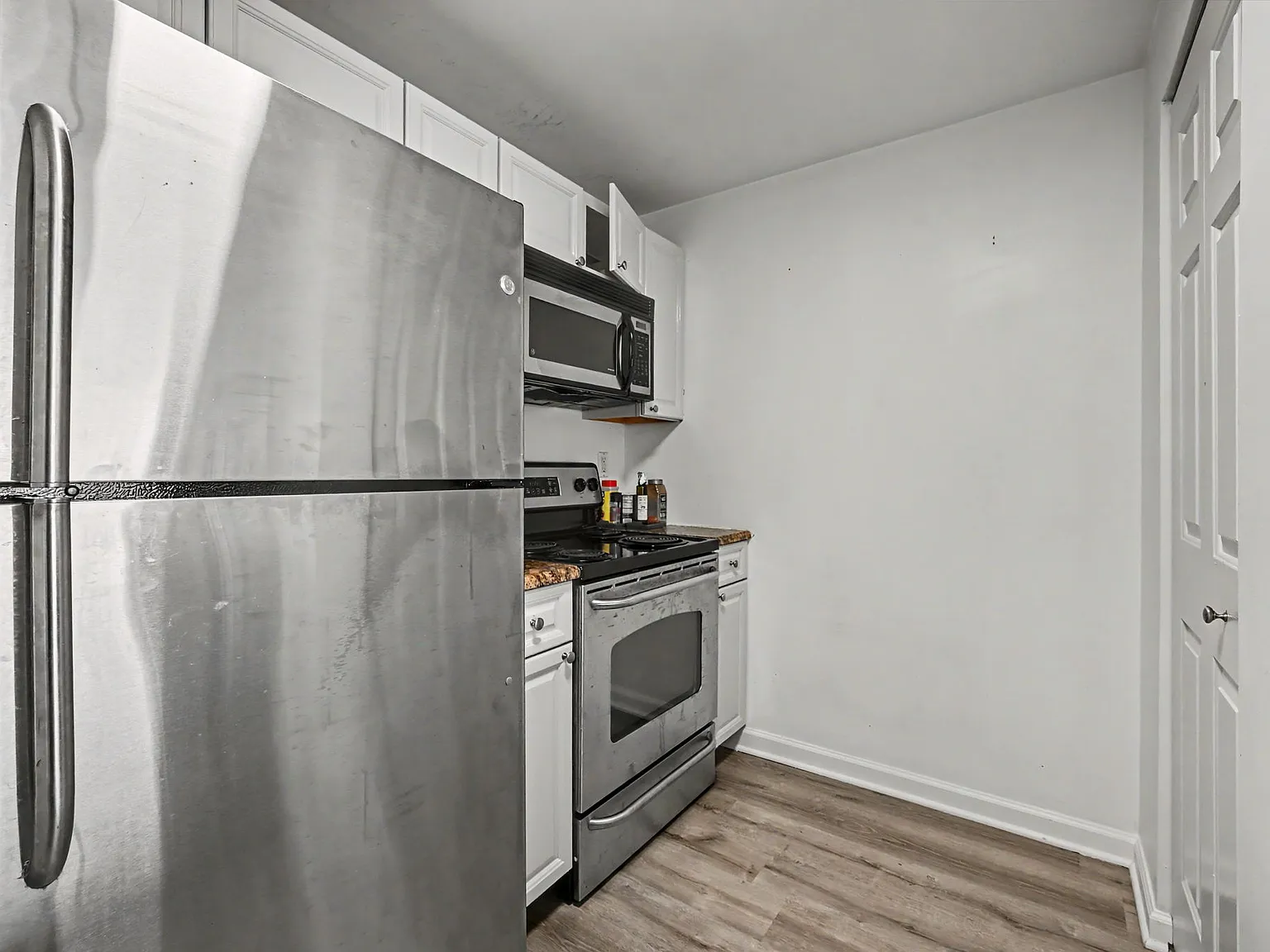 1 bed, 677 sqft, $2,400 — Photo 1