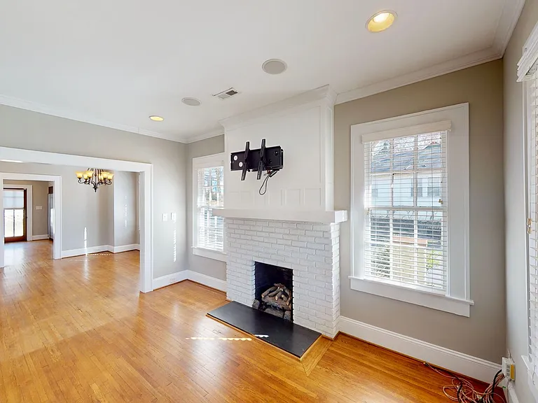 2100 Rozzelles Ferry Rd — Photo 5