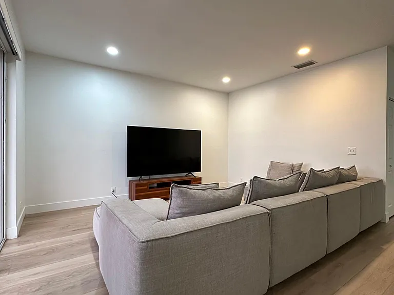 SW 148th Way — Photo 4