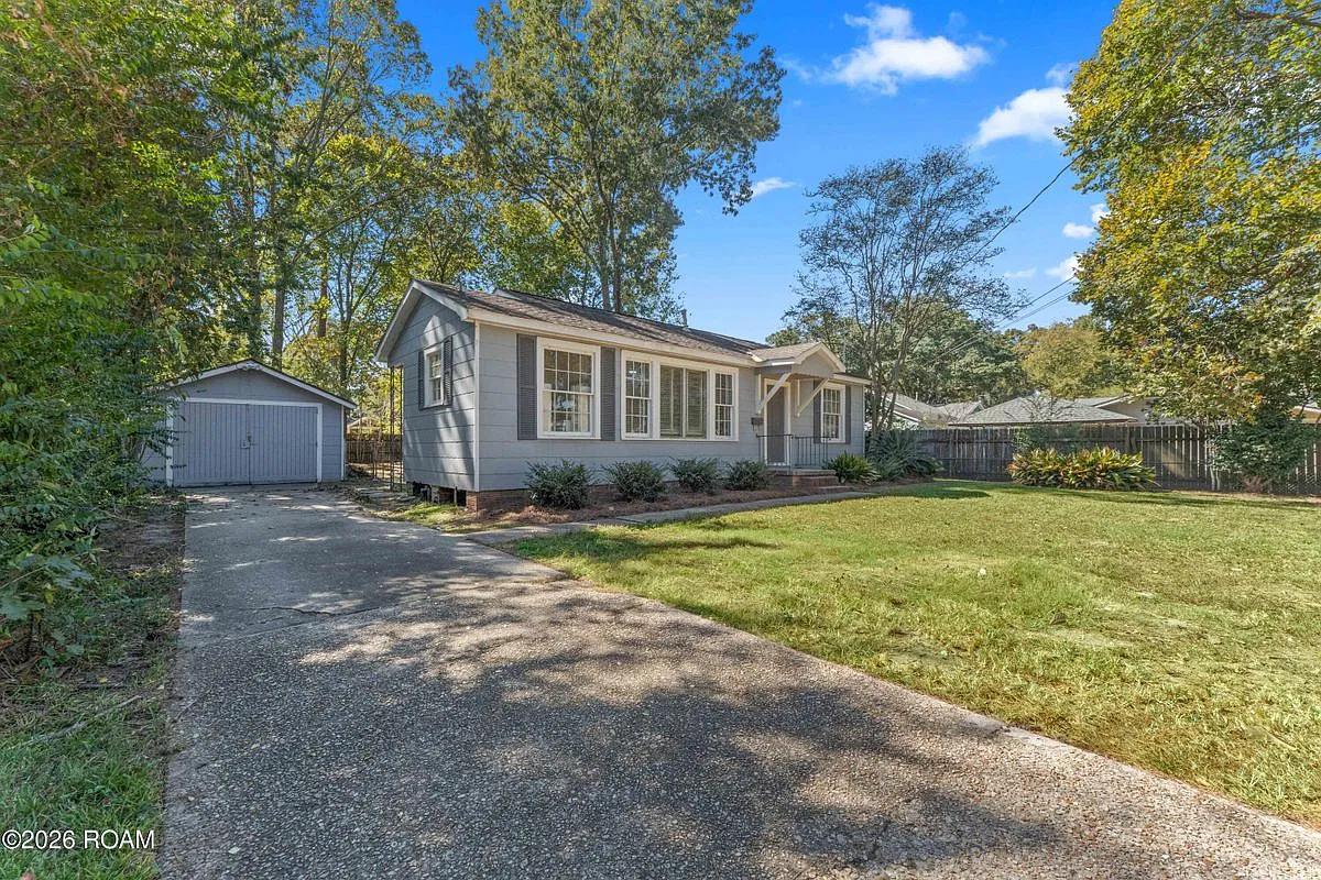 3 bed, 2.0 bath, 1462 sqft, $2,200 — Photo 3