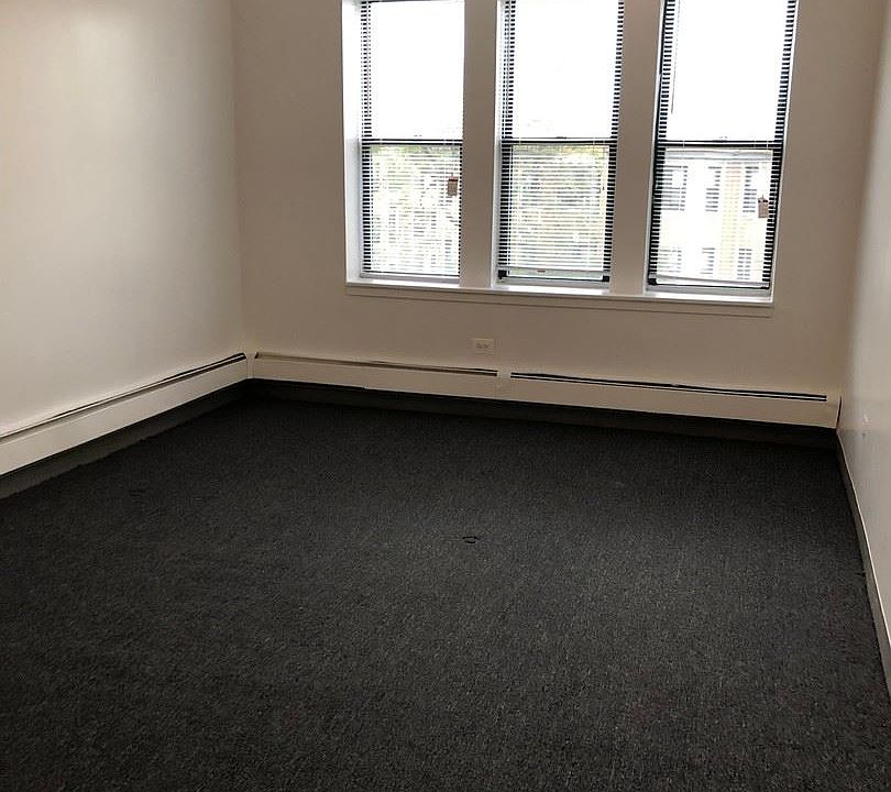 1st image of 542 N Pine Ave APT 206