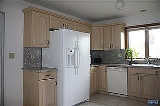 5th image of 380 Wilson Ave #380