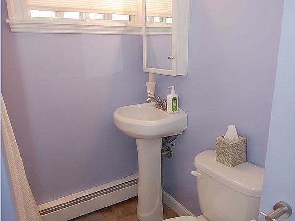 3rd image of 305 Pearl St #1
