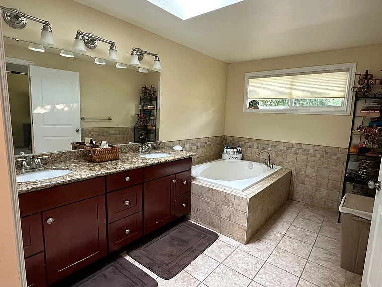 23947 SE 40th Pl — Photo 6