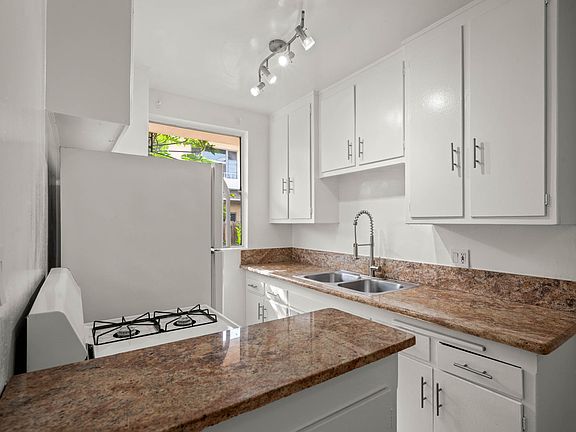 4th image of 1376 N Serrano Ave #287622d37