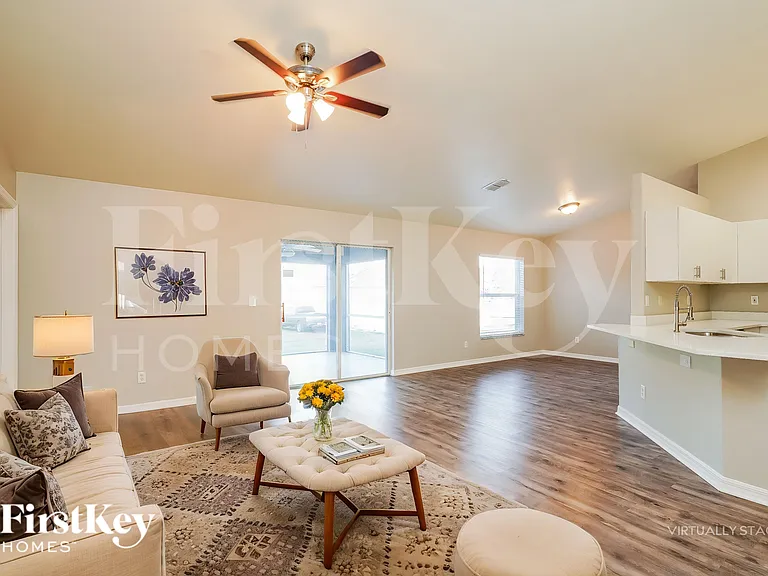 2018 NW 9th Pl — Photo 3