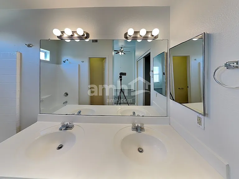 7729 W Rancho Dr — Photo 10