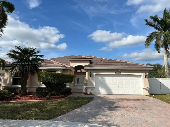 19423 NW 23rd Pl, Pembroke Pines, FL 33029