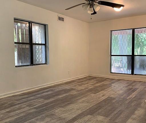 4th image of 416 S Avenue D #A