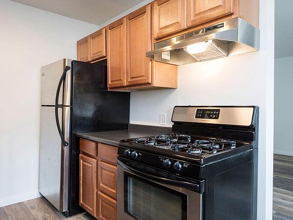 2nd image of 935 Agate St APT 5