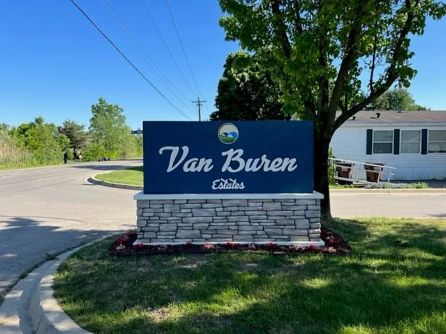 Van Buren Estates — Photo 1