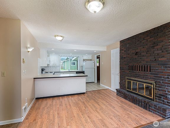 3rd image of 717 E Spruce Street