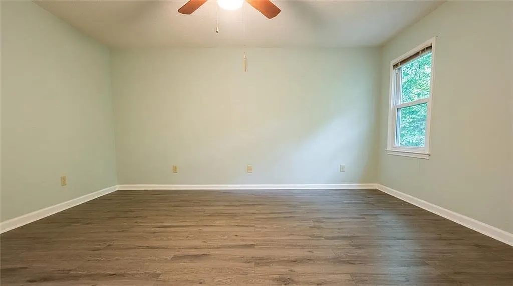 3 bed, 1435 sqft, $2,100 — Photo 2