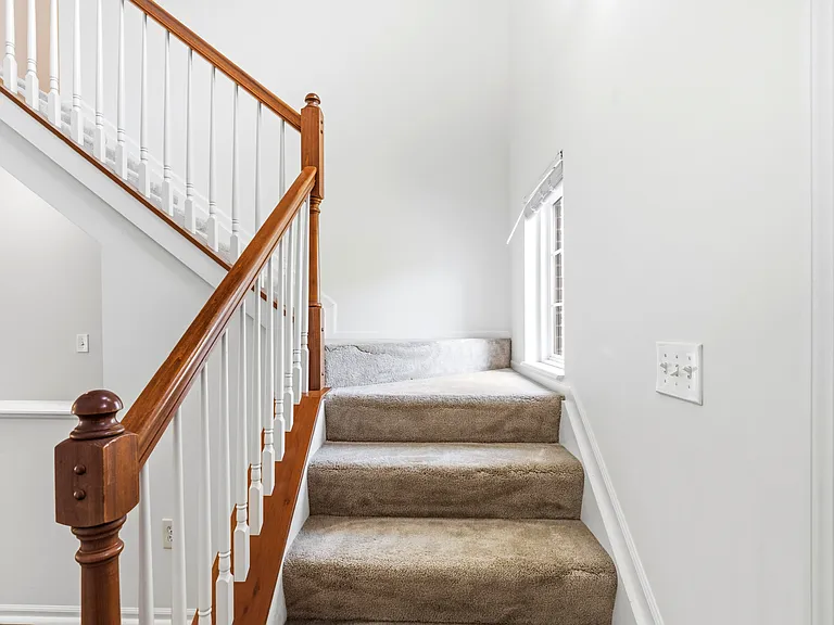1113 Green Knoll Dr — Photo 17