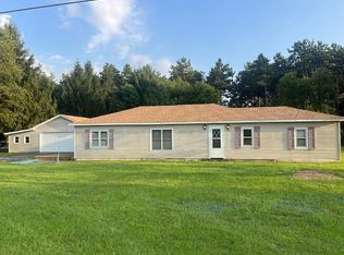 8115 Shaw Lake Rd, Middleville, MI 49333