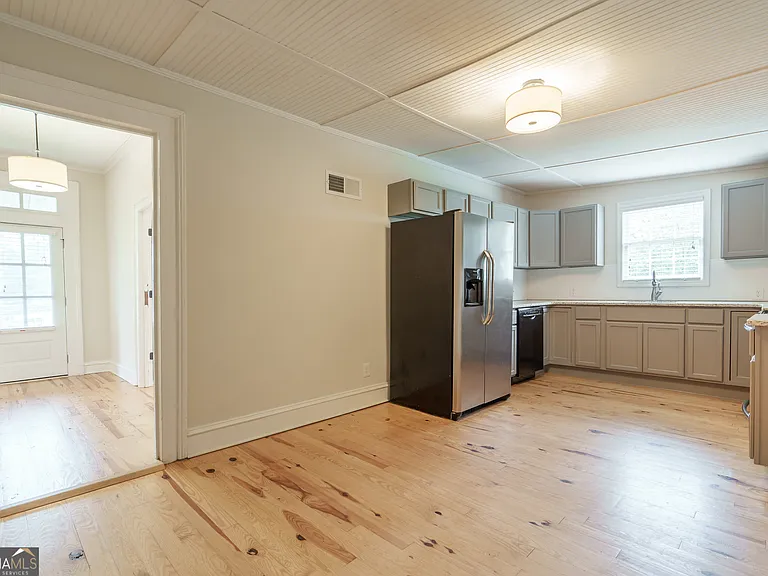 696 North Ave — Photo 13