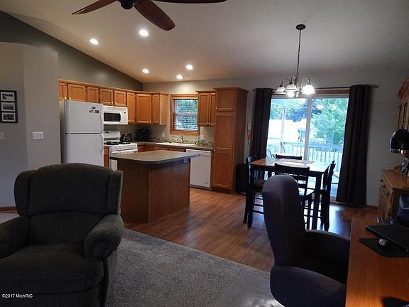 2nd image of 444 Macomb Ave NW