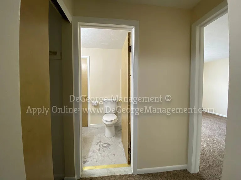 Woodside Court Apartments — Photo 28