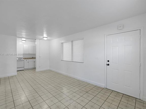 4th image of 126 SW 18th Ave #4