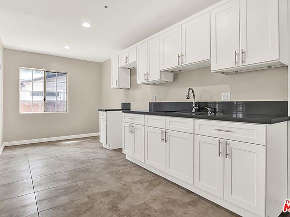 5th image of 1026 Newton St