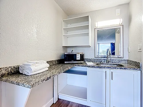 Floor plan King Renovated Studio