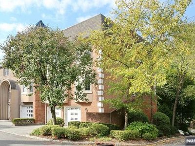 100 Stonegate Trl #1, Cresskill, NJ, 07626