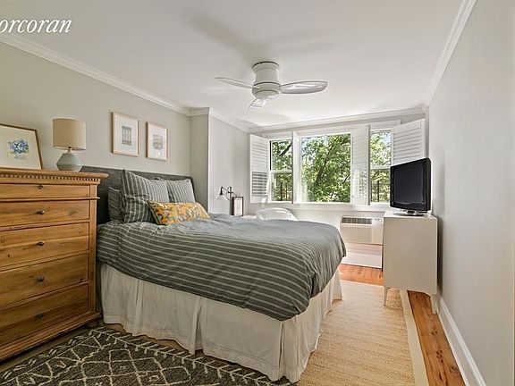 4th image of 438 Pacific St #4