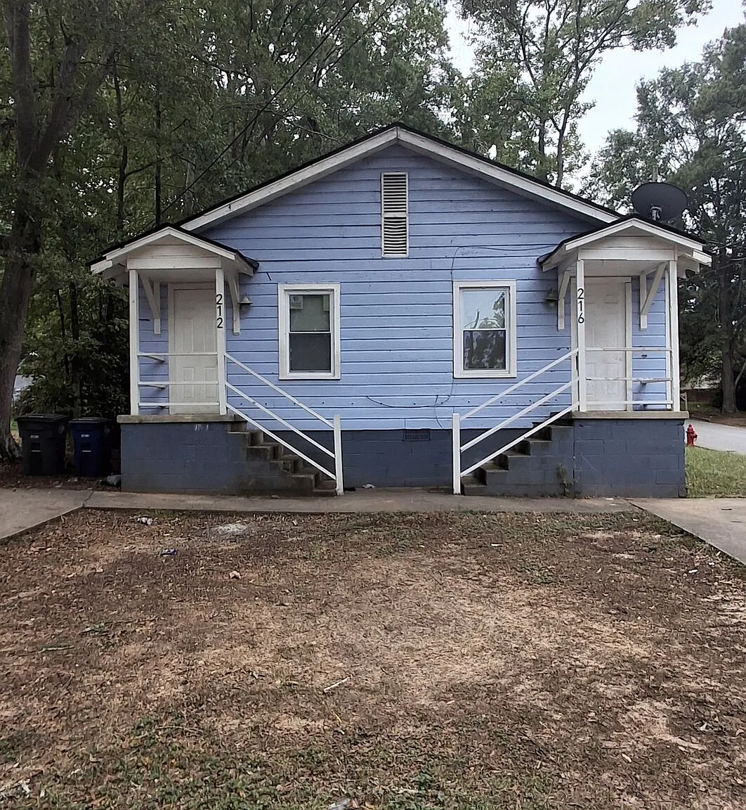 2 bed, 1.0 bath, 728 sqft, $995 — Photo 1