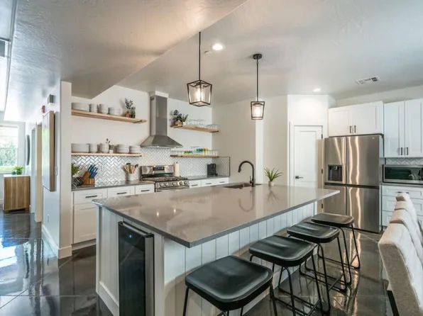 4242 W Cambridge Pkwy N, Hurricane, UT 84737