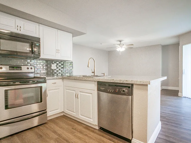 7280 Westpointe Blvd #813 — Photo 6