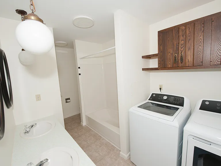 1402 Walnut St #1 — Photo 25