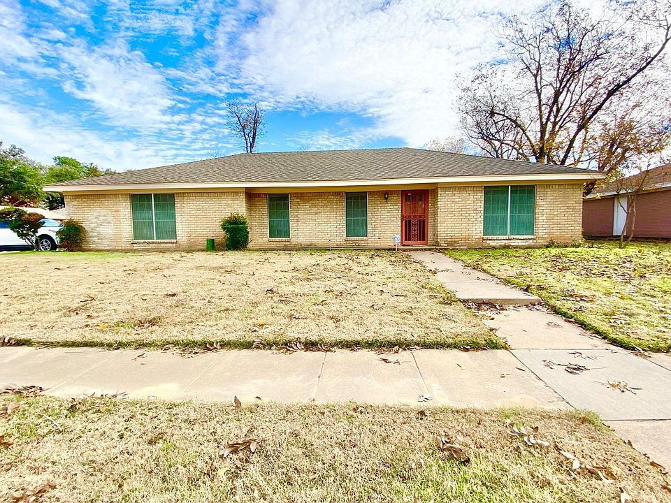 1st image of 1901 Silver Leaf Dr