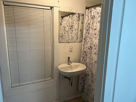 4th image of 23 Morton St