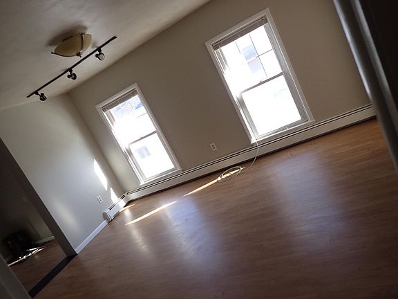 3rd image of 70 Bay St #Up