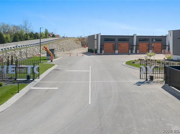 100 Blue Heron Hl #219, Lake Ozark, MO 65049