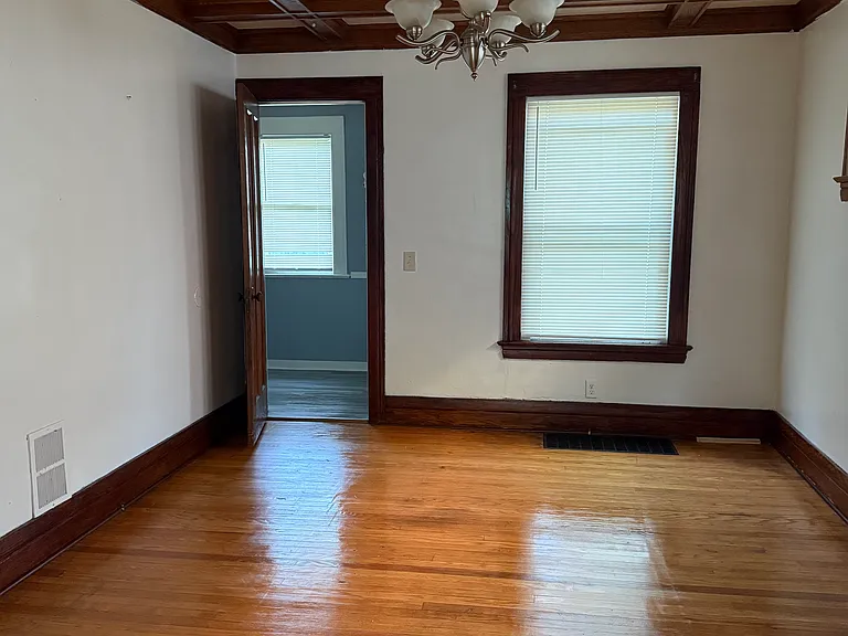 506 Ridgeway Ave — Photo 4
