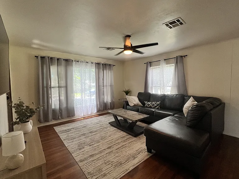 1519 S 43rd St — Photo 16