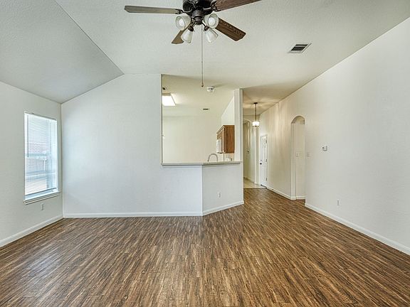 4th image of 1020 Downridge Dr