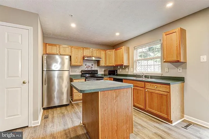 9306 Vanguard Ct — Photo 6