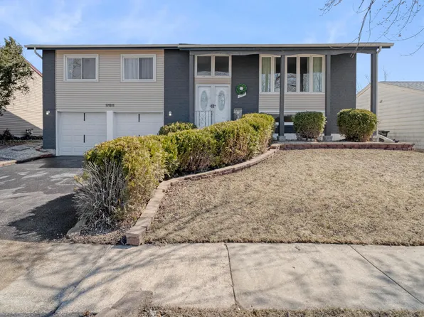 17811 Arlington Dr, Country Club Hills, IL 60478