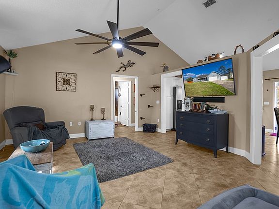 3rd image of 2037 Central Parkway