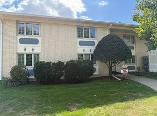 940 17th St APT 3, Moline, IL 61265