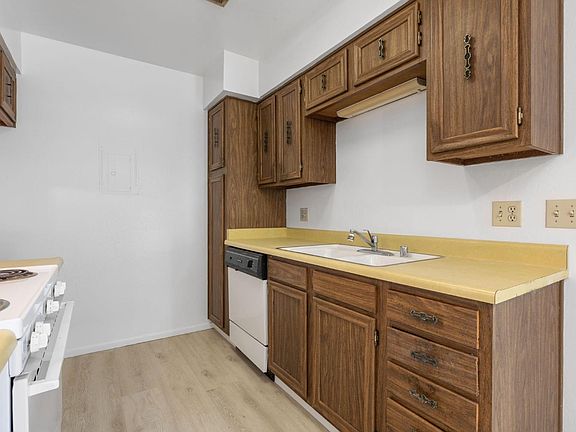 4th image of 58 Redwood Court