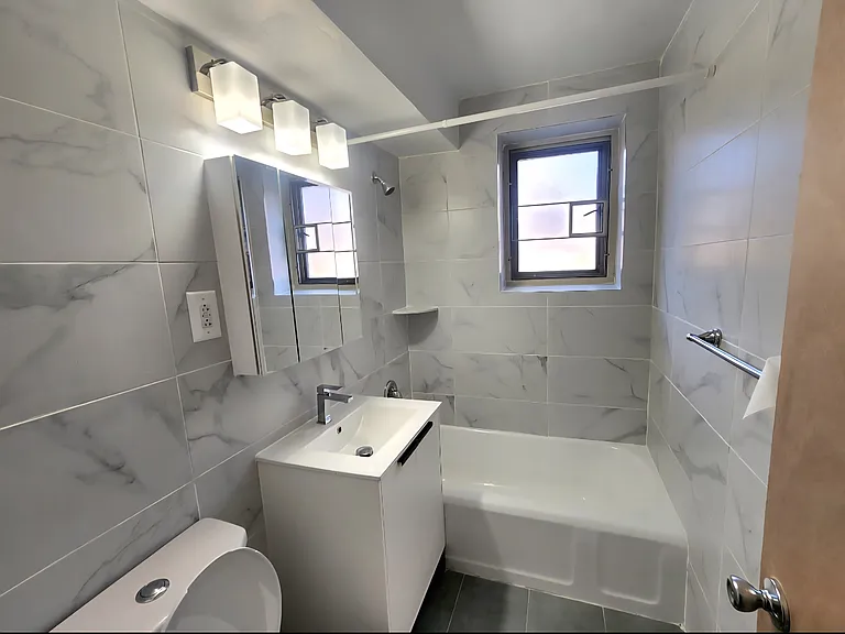 196-15 65th Cres #B — Photo 13