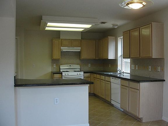  View of the kitchen from the breakfast area