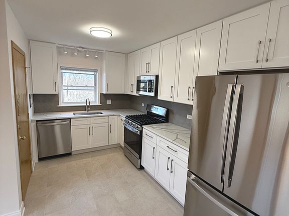 4th image of 680 Beau Ct #2