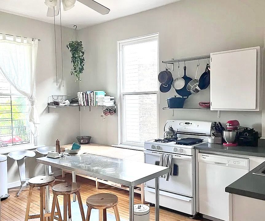 1st image of 1341 N Maplewood Ave #3