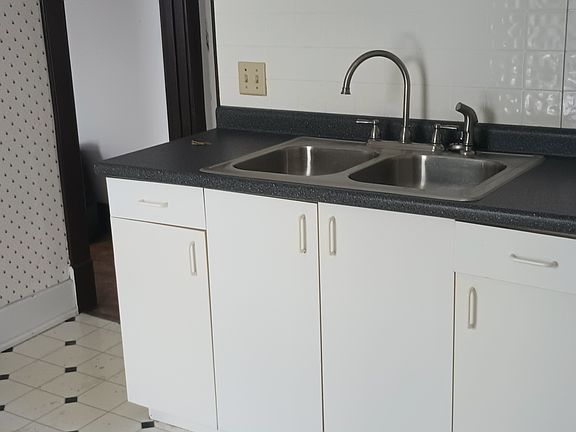 2nd image of 443 S Oakland Ave