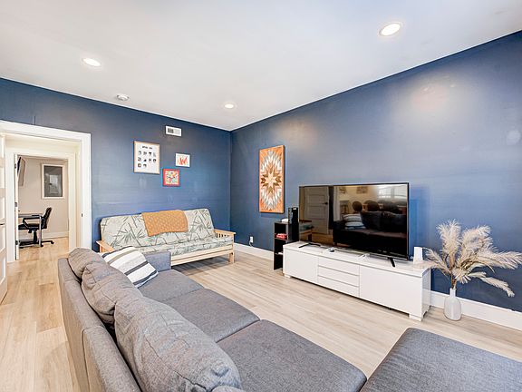 3rd image of 615 Orange St